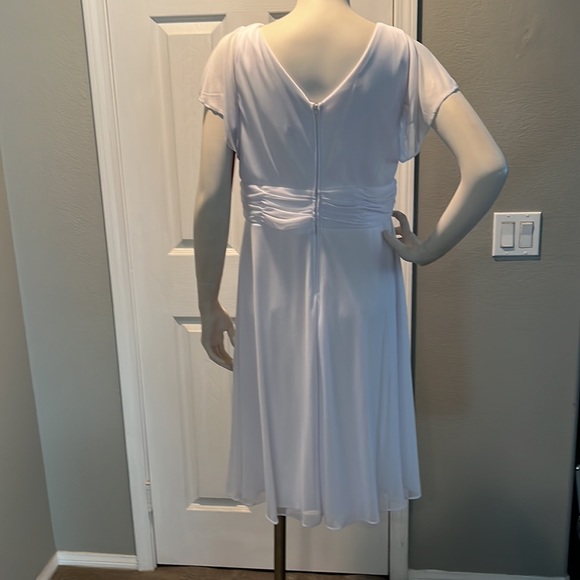 NWT White Chiffon Dress Cocktail XL. Vneck - Picture 5 of 7